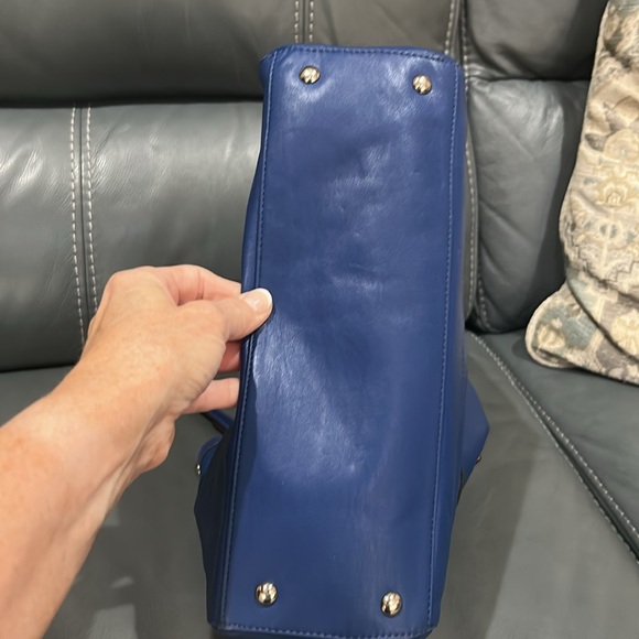 Elegant Blue Leather Handbag - Picture 4 of 6